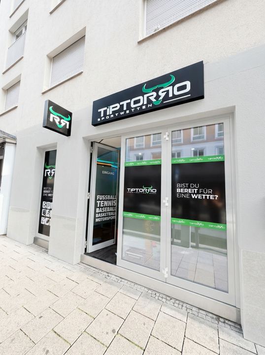Fassadenschild und Schaufensterfolierung für Tiptorro Sportwetten